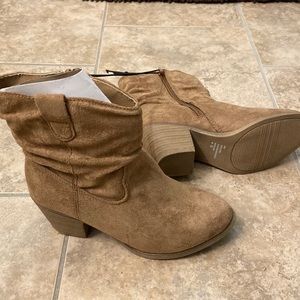 NWOT Western Style Suede Boots